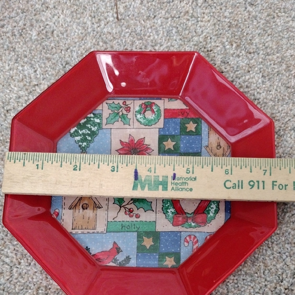 Festive Red Holiday Plate - Picture 3 of 3